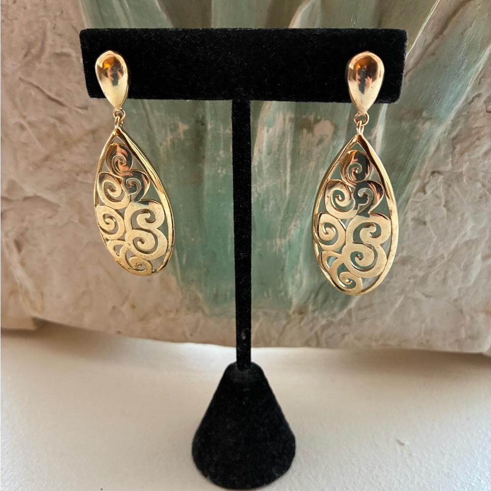 Elegant Teardrop Earrings